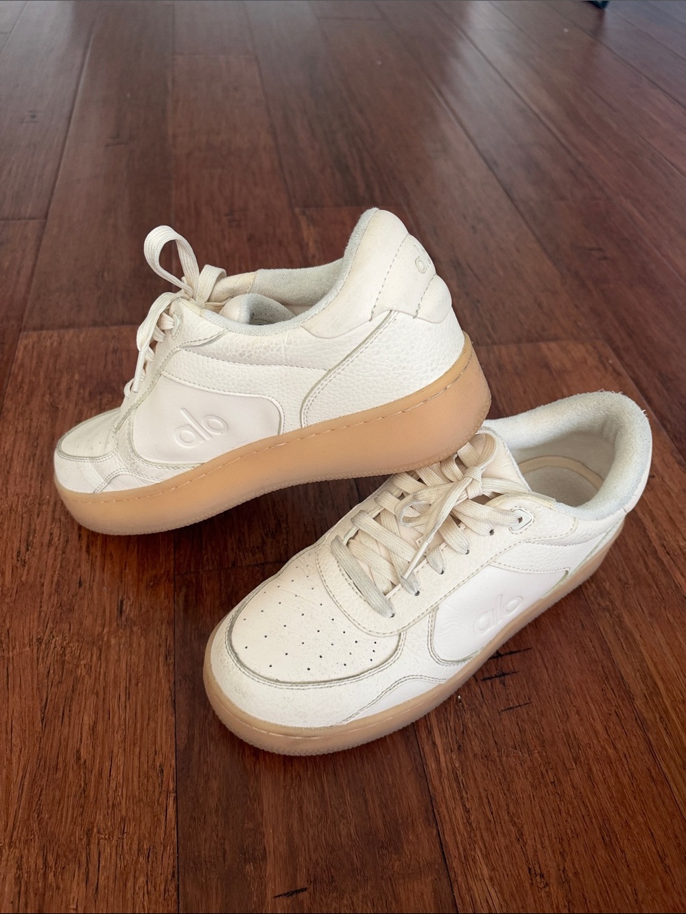 ALO Yoga Women’s Cream Leather Platform Sneakers with Gum Sole Recovery Sneaker